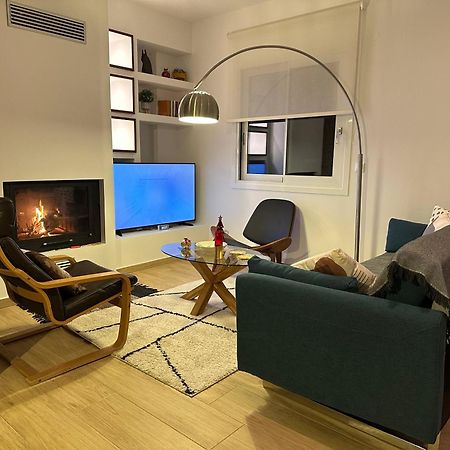 Chic Apartment In Nature, 5-Min Walk To The Beach 칼라마타 외부 사진