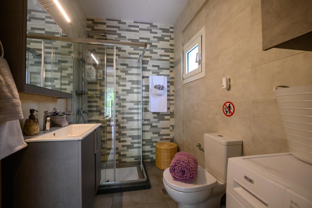 Chic Apartment In Nature, 5-Min Walk To The Beach 칼라마타 외부 사진
