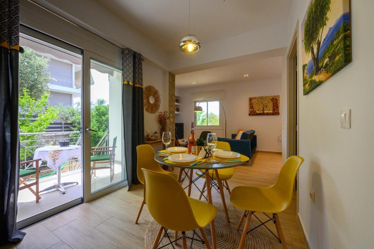 Chic Apartment In Nature, 5-Min Walk To The Beach 칼라마타 외부 사진