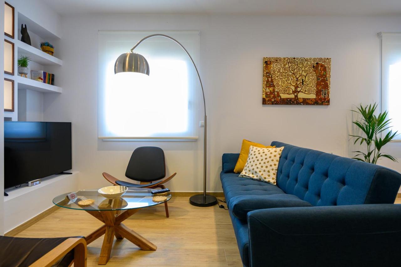 Chic Apartment In Nature, 5-Min Walk To The Beach 칼라마타 외부 사진