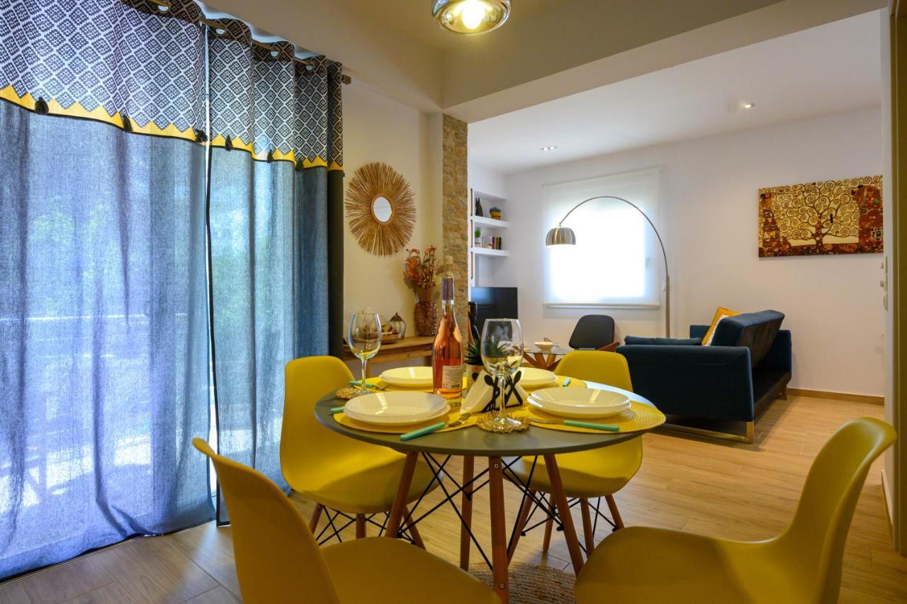 Chic Apartment In Nature, 5-Min Walk To The Beach 칼라마타 외부 사진
