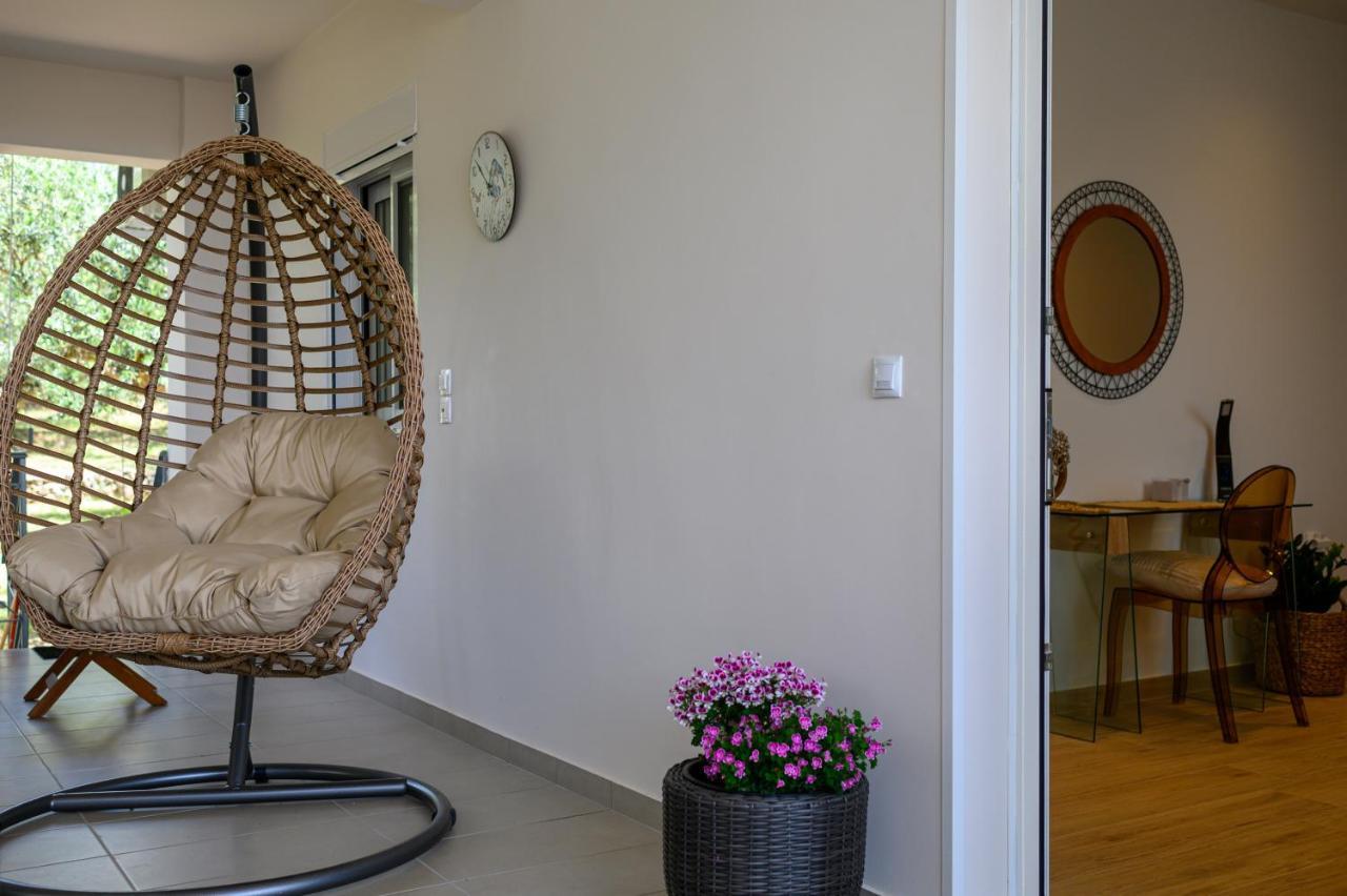 Chic Apartment In Nature, 5-Min Walk To The Beach 칼라마타 외부 사진