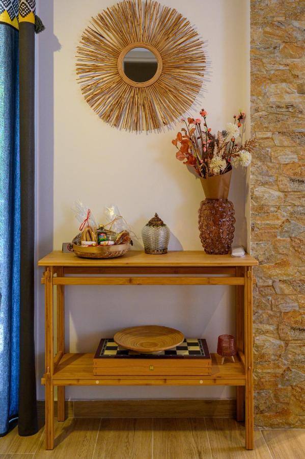 Chic Apartment In Nature, 5-Min Walk To The Beach 칼라마타 외부 사진