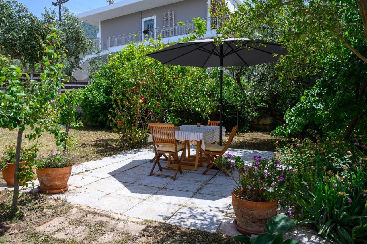 Chic Apartment In Nature, 5-Min Walk To The Beach 칼라마타 외부 사진