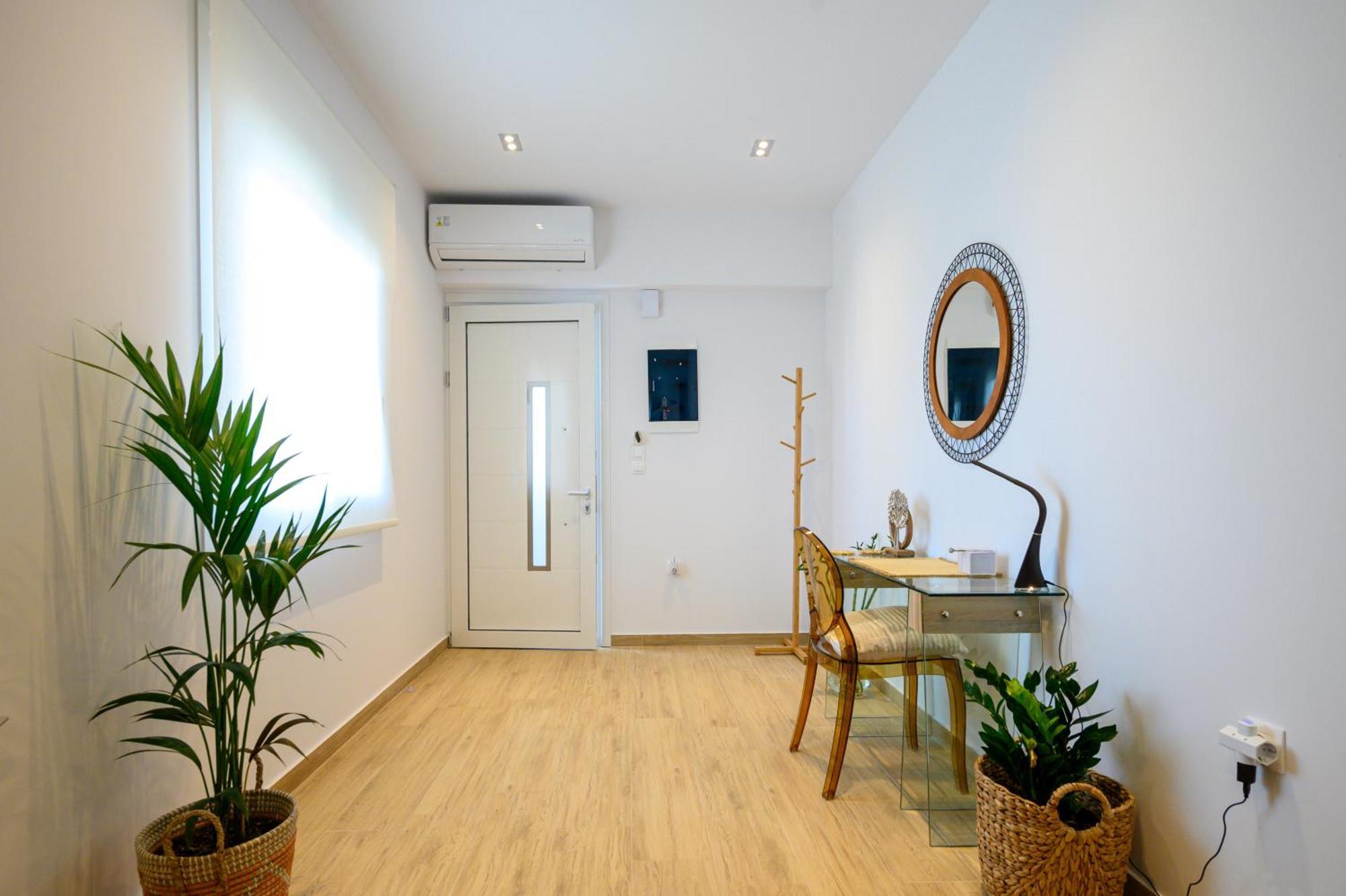 Chic Apartment In Nature, 5-Min Walk To The Beach 칼라마타 외부 사진