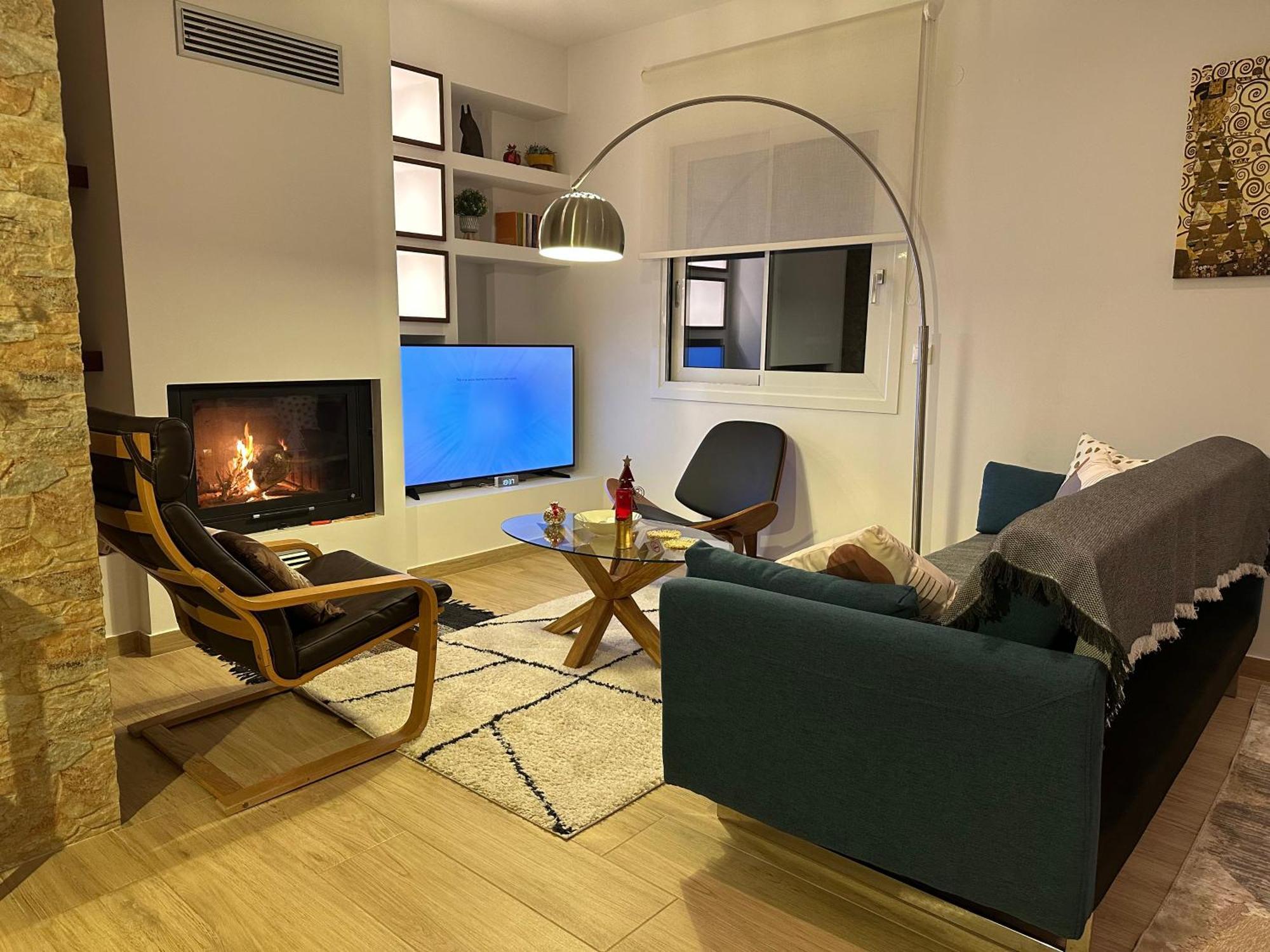Chic Apartment In Nature, 5-Min Walk To The Beach 칼라마타 외부 사진
